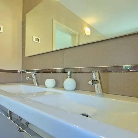 ヴィラ Steinvilla Zelda Ližnjan